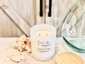 Escape to a tranquil beachside retreat with our Coastal Cottage candle. This elegant fragrance harmoniously blends refreshing bergamot and sea salt top notes with a heart of mint and peony, anchored by base notes of juniper, light musk, and marine accords, creating a soothing and atmospheric scent.
